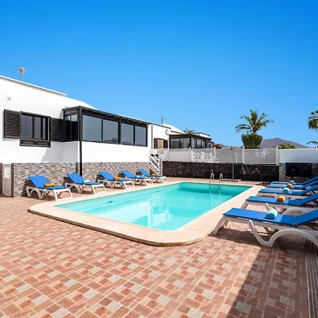 Villa Alvaro Dos By